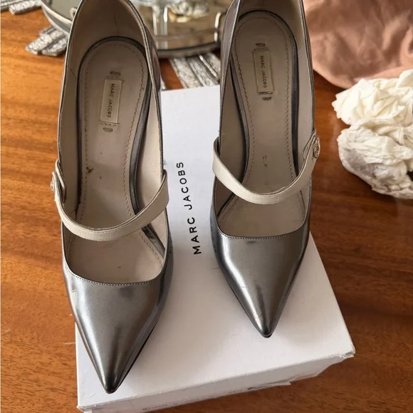 Marc Jacobs metallic silver leather pumps - Picture 2 of 4